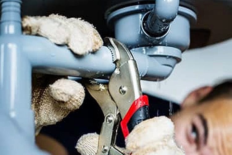 ZPZ Tech turning clamp wrench on pipe