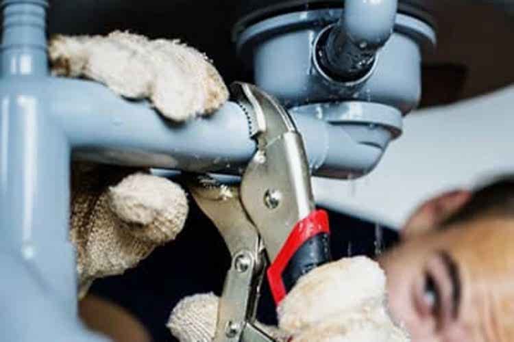 ZPZ Tech turning clamp wrench on pipe
