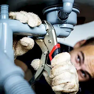 ZPZ Tech turning clamp wrench on pipe